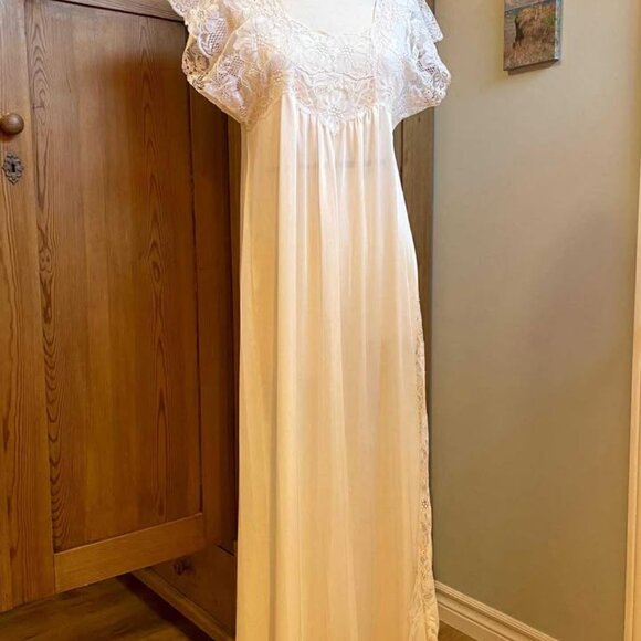 Vintage cream slip dress nightgown  floral lace bust  women's lingerie - Picture 10 of 11